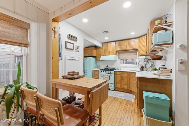 Building Photo - 14 Sunset Rd