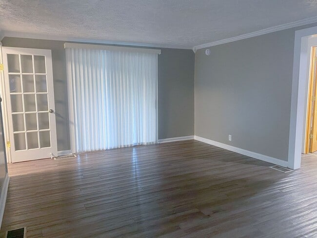 Building Photo - 2 bedroom 1 bath home