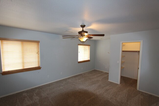 Building Photo - 2100 N Timberline Rd