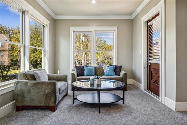 Building Photo - 2618 Thomas Ave