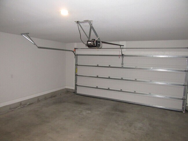 Building Photo - 3836 Redbud Wy