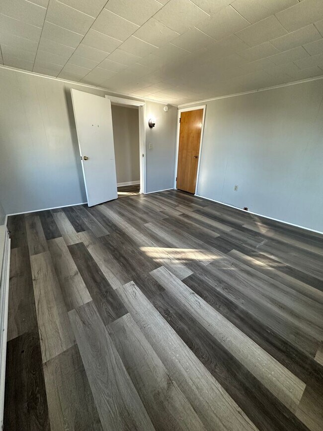 Building Photo - 127 Schoolhouse Rd