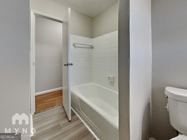 Building Photo - 900 Kennesaw Dr