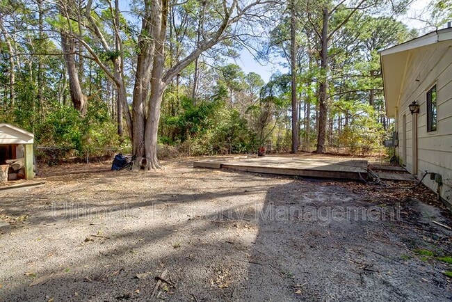 Building Photo - 402 Kingston Rd