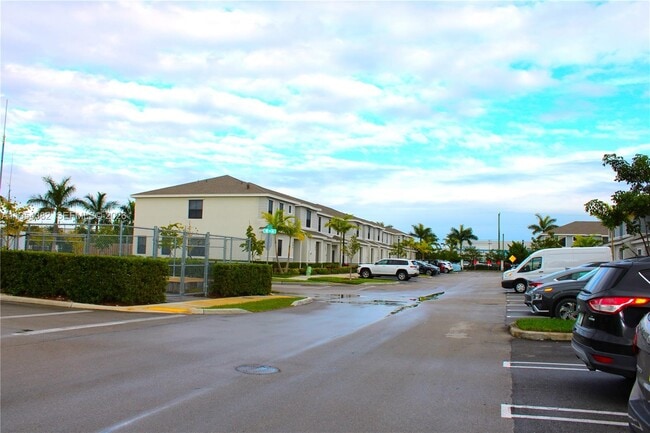 Building Photo - 470 NE 12th St