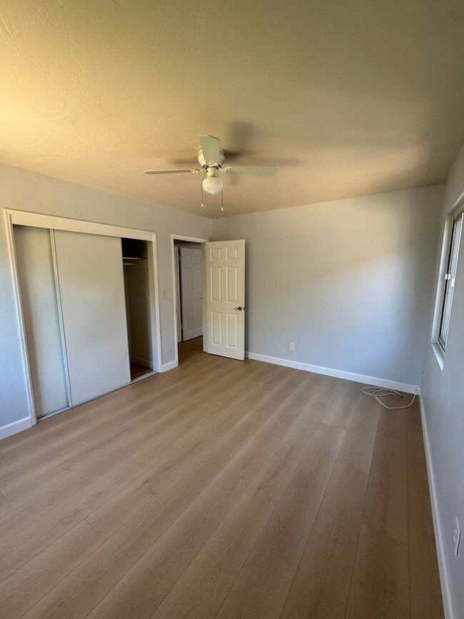 Building Photo - Charming 3-Bedroom, 2-Bathroom Home with H...