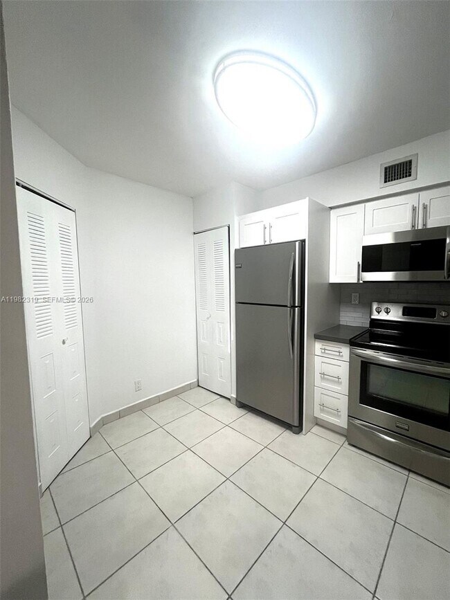 Building Photo - 14012 SW 93rd Ln