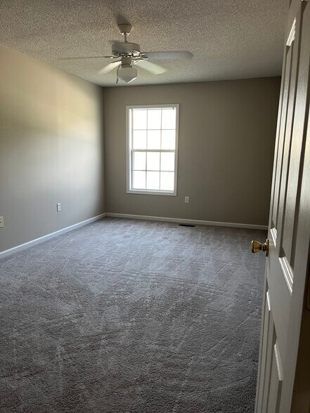 Building Photo - 127 S Spring View Dr
