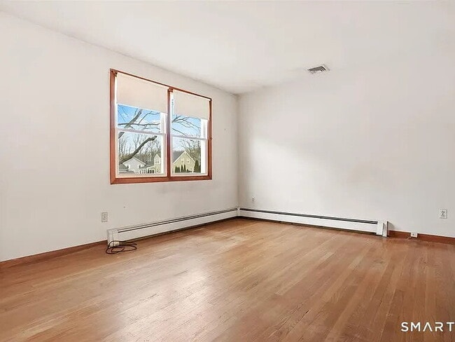 Building Photo - 4 bedroom ranch offering comfortable single-level