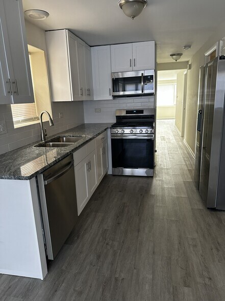 Building Photo - 3211 S 53rd Ct