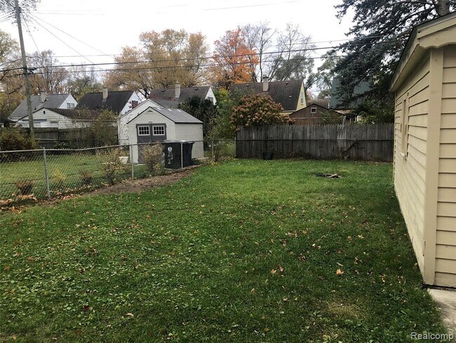 Building Photo - 18633 Negaunee