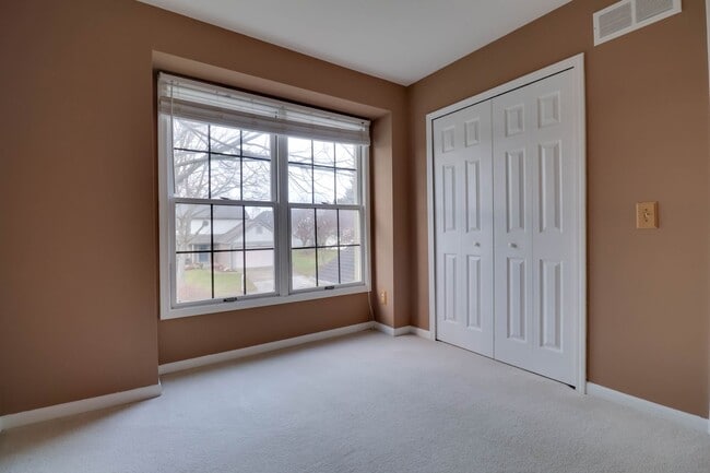 Building Photo - Rochester Hills 3 Bedroom Detached Condo