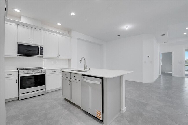 Building Photo - 215 Summertime Pl