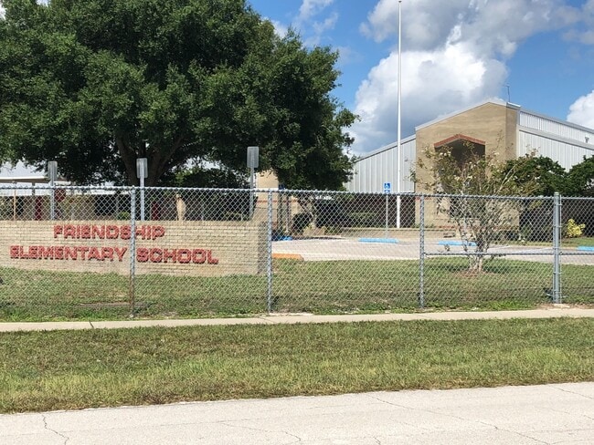 Building Photo - 3 Bed 1 Bath Home | Pet Friendly | Washer Dryer Hook Ups | Section 8 Welcome