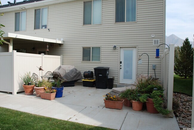 Building Photo - 7453 Sandalwood Dr