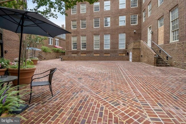 Building Photo - 1077 30th St NW