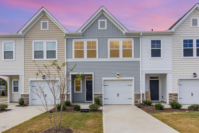 Building Photo - 172 Paramount Dr