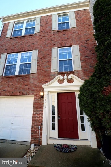 Building Photo - 2581 Sutters Mill Dr