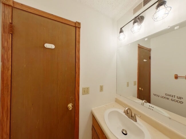 Building Photo - 3951 N Garland Cir