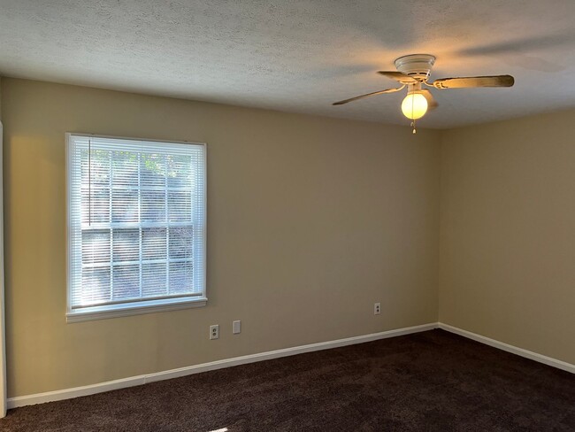 Building Photo - **UPCOMING**3 bedroom / 2 bathroom Home fo...