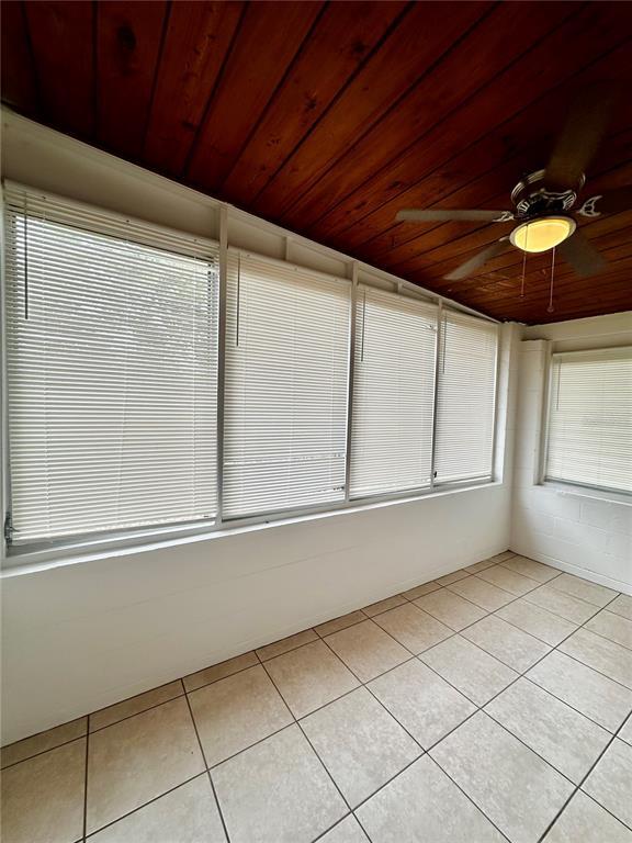 Building Photo - 1624 Queensway Rd