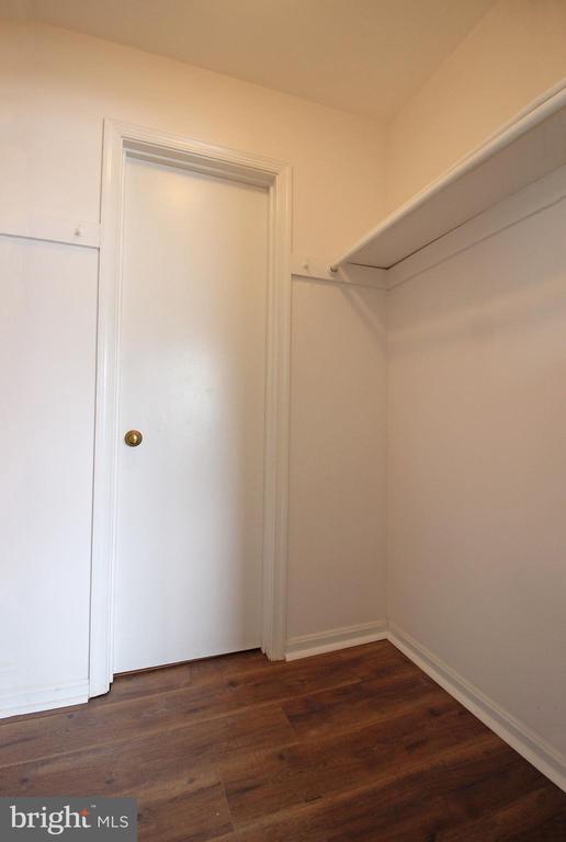 Building Photo - 102 Chesterfield Ln