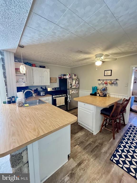 Building Photo - 125 Maple St