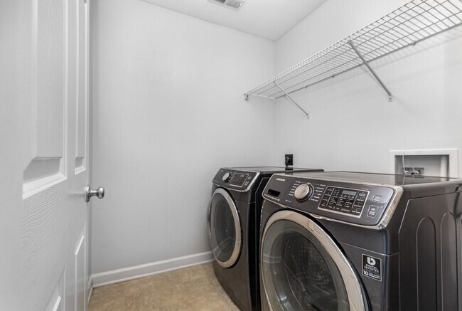 Building Photo - 8526 Suttonview Dr