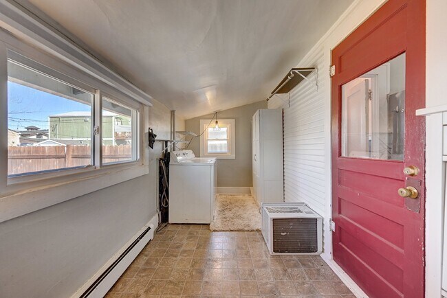 Building Photo - $2,200 - 2 Bed, 1 Bath Home in Englewood w...