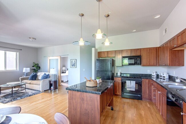 Building Photo - 2B/2B Luxury Louisville Condo with Mountai...