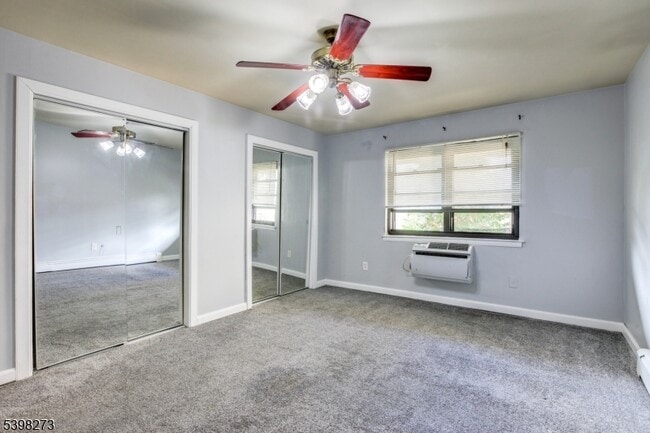 Building Photo - 263 Somerset St