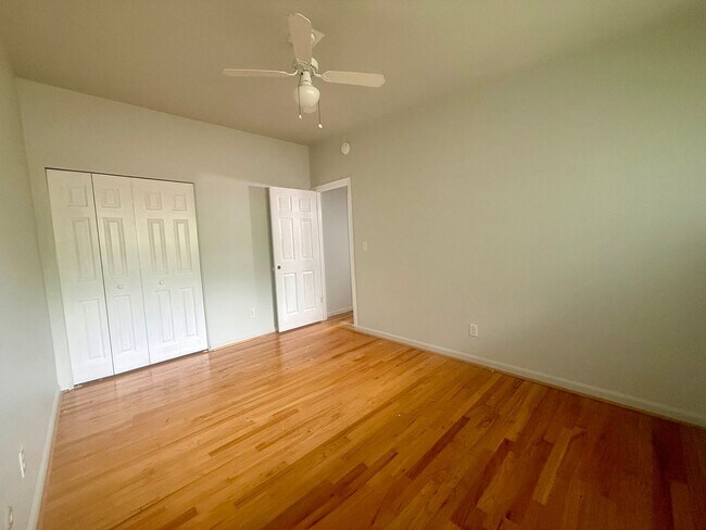 Building Photo - 410/412 S Revena Blvd