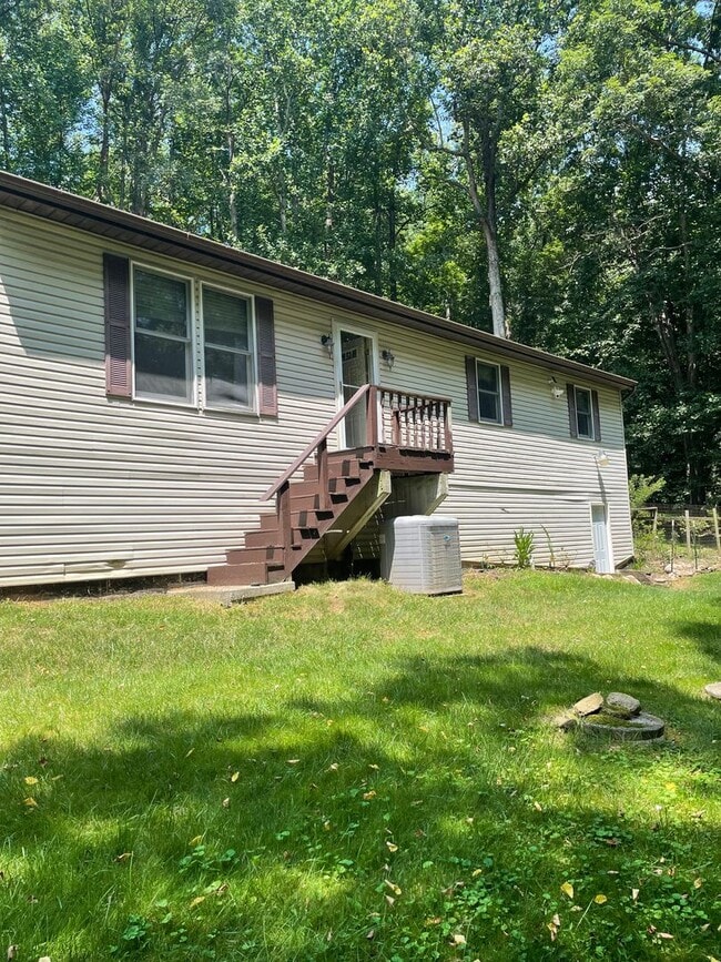 Building Photo - 3 Bedroom Home in Dauphin