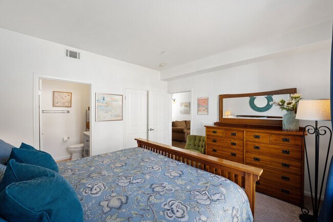 Building Photo - Discover Ventura's Downtown and Coastal Lifestyle