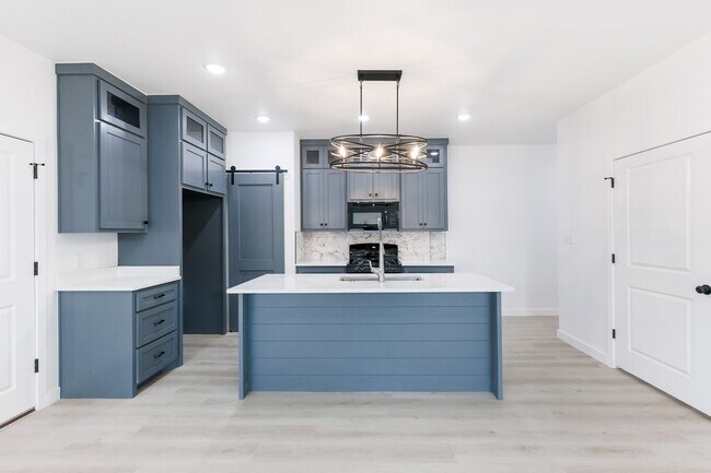 Building Photo - 1704 Elkhart Ave