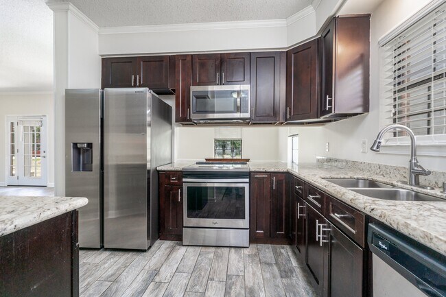 Kitchen - 1450 Lila St