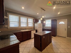 Building Photo - Charming 3 Bed  w/ Bonus Room Home ~ Great Location!