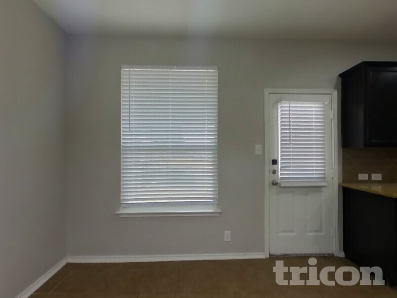 Building Photo - 131 Reeves Garden