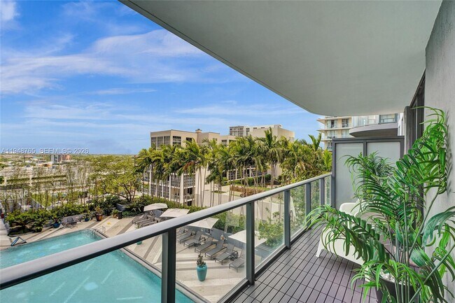 Building Photo - 121 NE 34th St