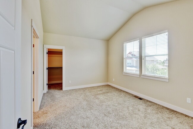 Building Photo - 2107 Sandbur Dr