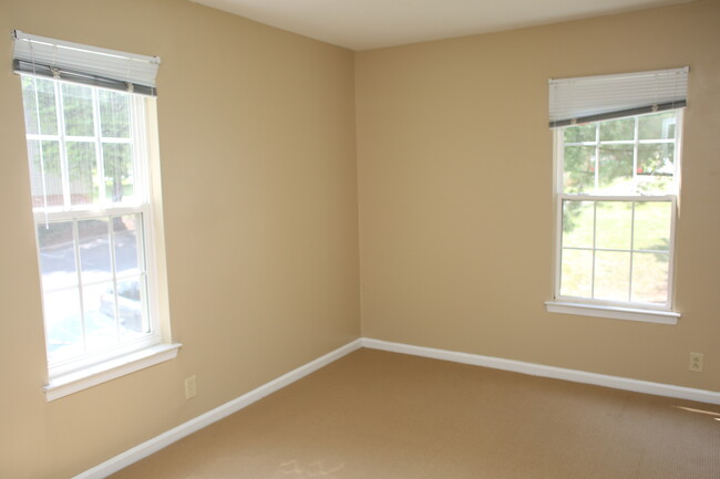 Building Photo - 2 Bedroom Condo at the Villas!