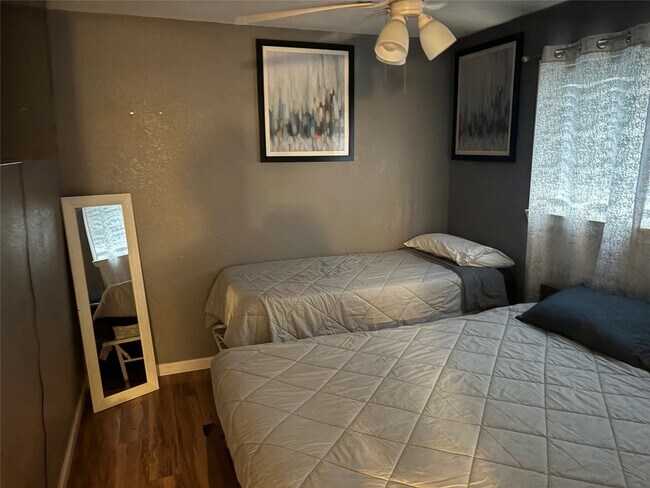 Building Photo - 2201 Nettleton St