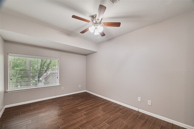 Building Photo - 2425 W Settler's Way