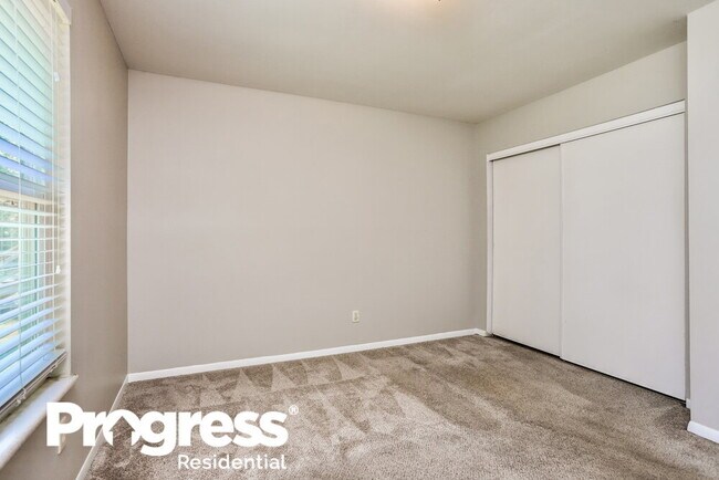 Building Photo - 251 Flora Dr