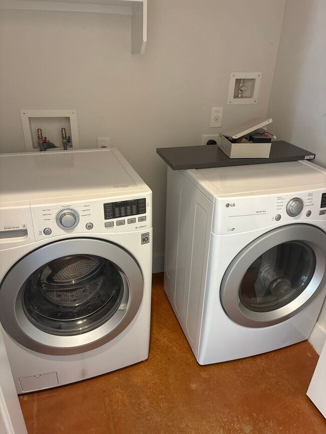 Building Photo - 3BR/2.5BA w/ Fenced Yard + Assigned Parking in Austin, TX