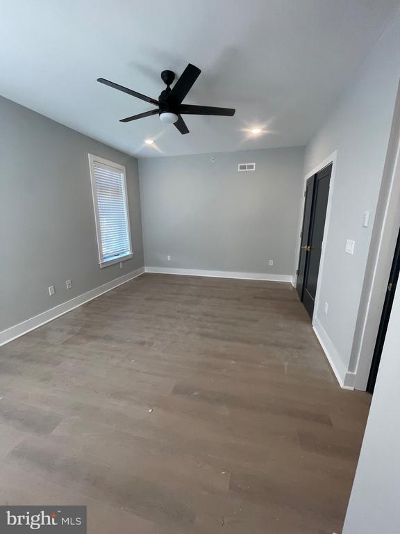 Building Photo - 7517 Ridge Ave