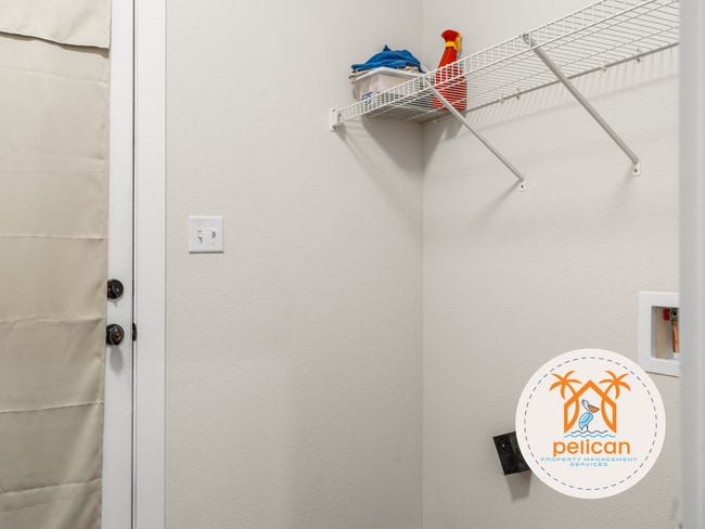 Building Photo - Charming Home in Desirable Pensacola Location