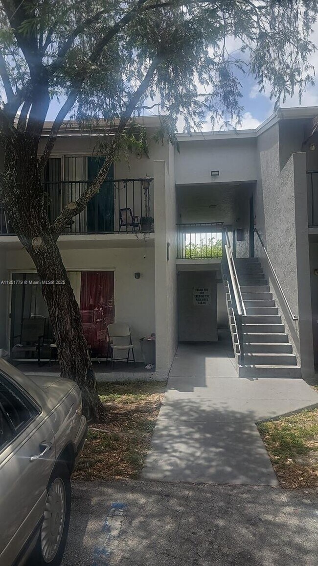 Building Photo - 1201 Lake Victoria Dr