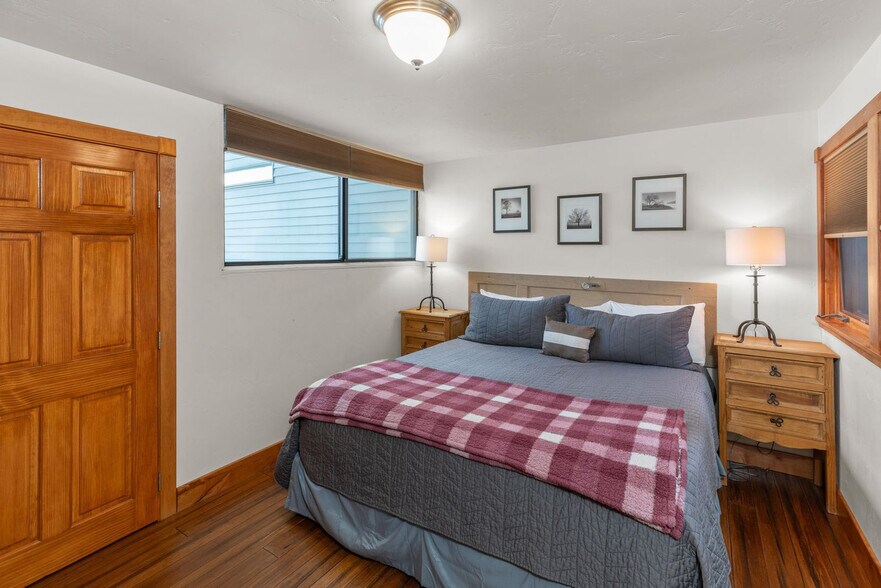 Building Photo - 747 W Pacific Ave