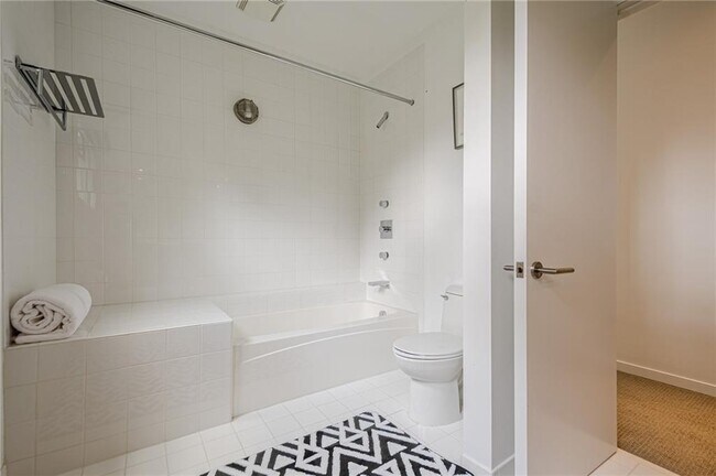 Building Photo - 2269 Briarwood Hills Dr NE